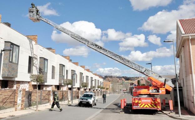 Buscan a un grupo de menores por incendiar un adosado abandonado en Arroyo