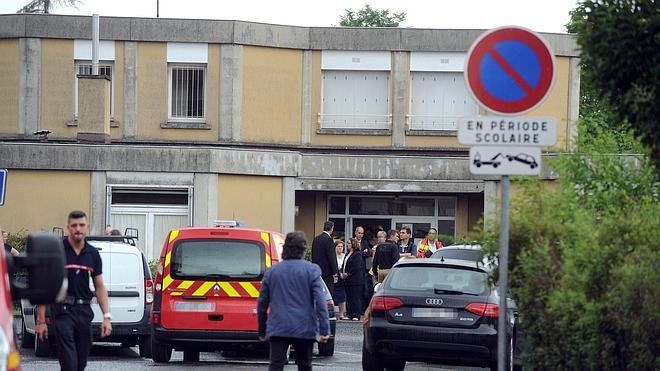 Una madre española mata en Francia a una profesora delante de sus alumnos