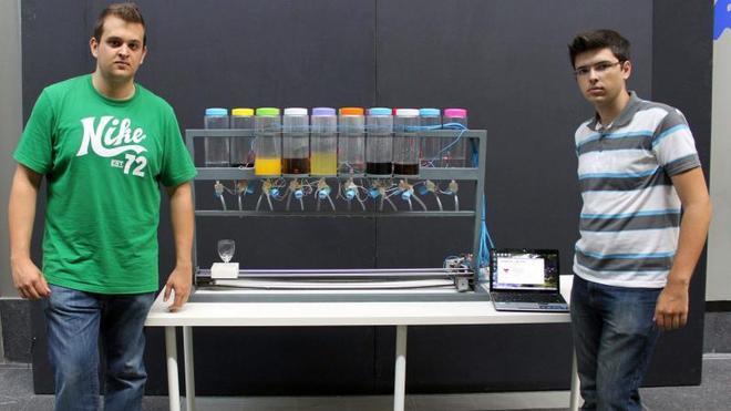 UrCocktail: el robot cantinero que prepara cócteles
