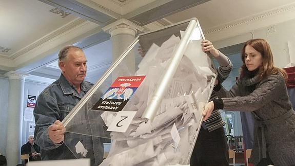 Rusia respeta los resultados de las elecciones separatistas en Ucrania