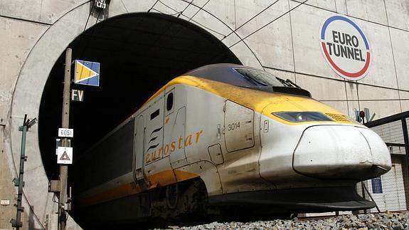 Unos 600 pasajeros de Eurostar pasan la noche en un tren por una avería