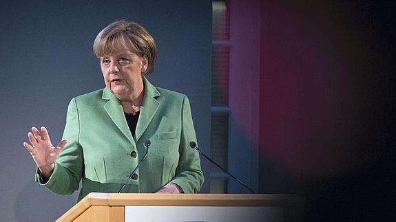 Merkel dice que Rusia «ha puesto en cuestión el orden pacífico en Europa» por su actuación en Siria