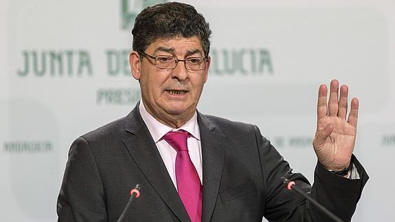 Valderas acusa a Díaz de tomar una decisión «unilateral egoísta» motivada por la ambición