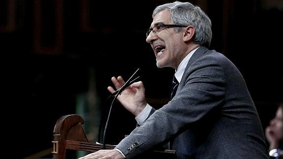 Llamazares critica «a los inquisidores» con la expulsión de Pérez y Gordo