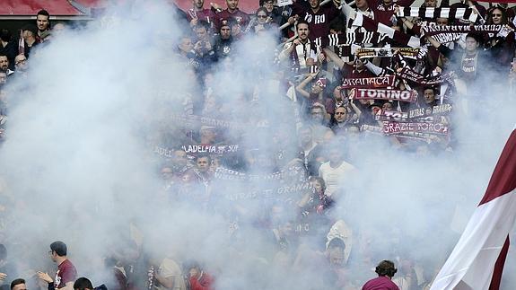 Al menos 12 heridos por una carta-bomba en el estadio del Torino