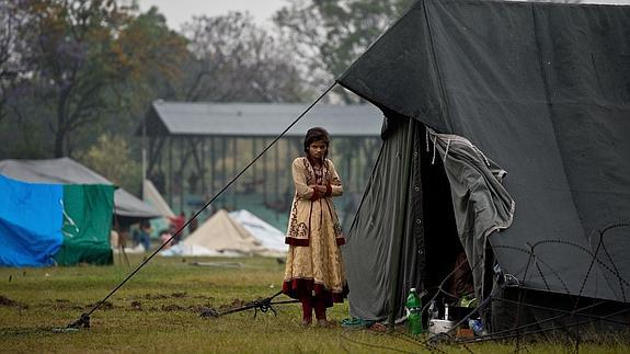 Ascienden a más de 5.800 los muertos y 11.000 los heridos por el terremoto en Nepal