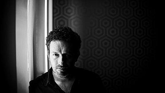 Mikel Santiago factura un thriller «muy stoniano»