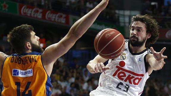 El 'instant replay' tumba al Valencia y Llull lo remata