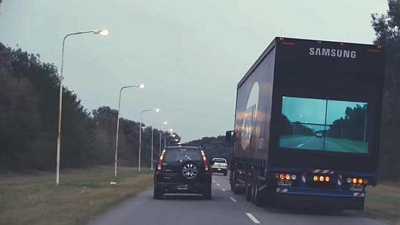 Camiones con pantallas exteriores para evitar accidentes