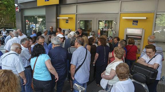 Los bancos griegos permanecerán cerrados hasta el lunes