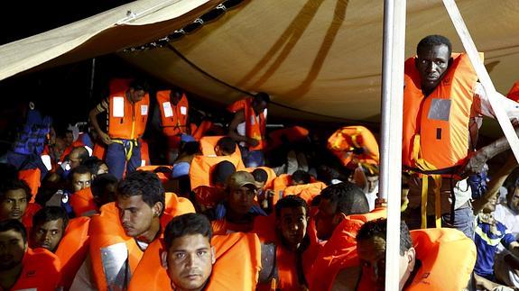 Rescatados más de un centenar de inmigrantes en una nueva operación en el Mediterráneo