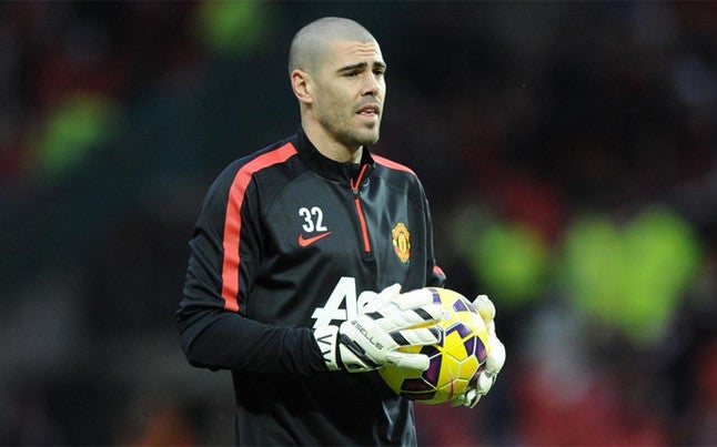 Van Gaal inscribe a Víctor Valdés en la lista de la Premier