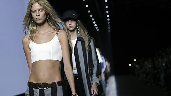 Alexander Wang se da al espectáculo y pone en duda el tejido de su moda