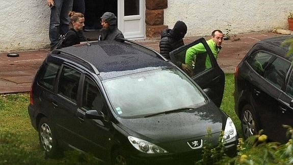 Prisión preventiva en Francia para los jefes de ETA Iratxe Sorzabal y David Pla