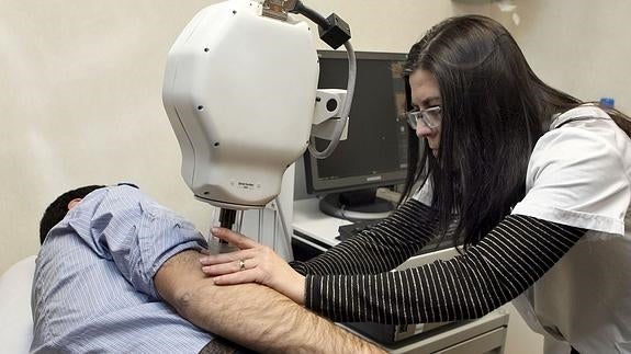 El número de lunares en el brazo derecho podría alertar del riesgo de melanoma