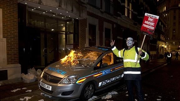 Altercados con la policía en la manifestación de Anonymous en Londres