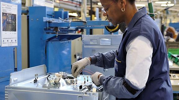 Crean un sello social para empresas que fabriquen sin obsolescencia programada