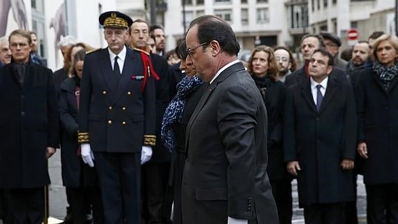 Hollande homenajea a las víctimas del ataque contra 'Charlie Hebdo'