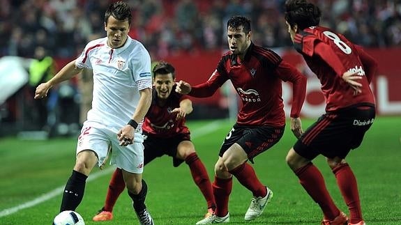 El Sevilla golpea a un buen Mirandés