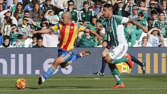 El Betis prolonga la caída libre del Valencia