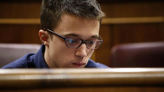 Un juez de Málaga se inhibe a favor del Supremo en la querella contra Errejón por su contrato universitario
