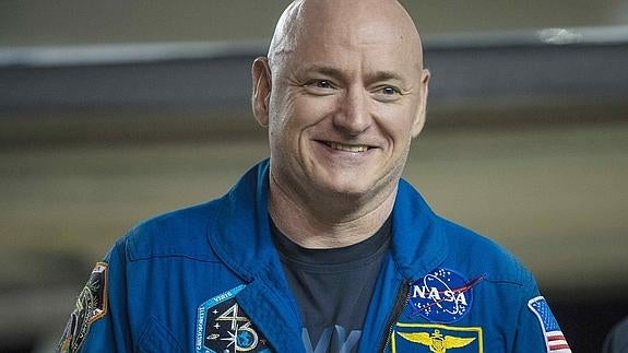 Scott Kelly crece cinco centímetros en el espacio