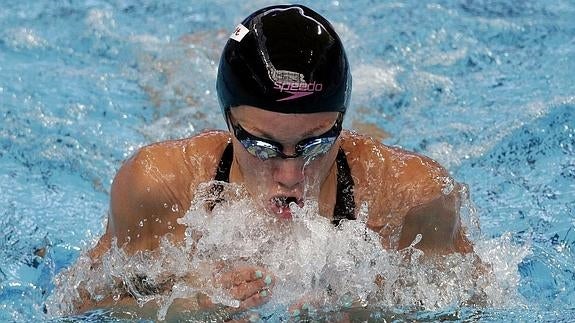 A la piscina olímpica, primero las mujeres y los jóvenes