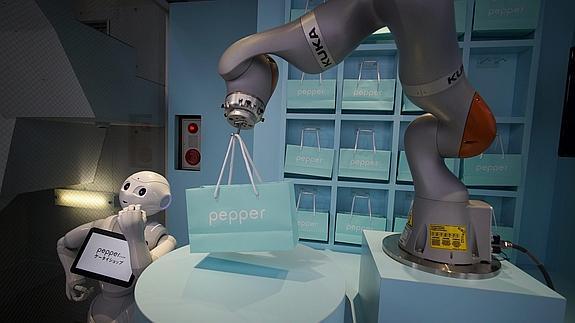 Abre la primera tienda atendida exclusivamente por robots
