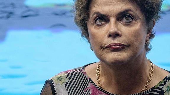 La comisión parlamentaria brasileña avala el proceso de juicio político contra Rousseff