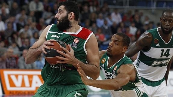 El Baskonia golpea primero ante el Panathinaikos