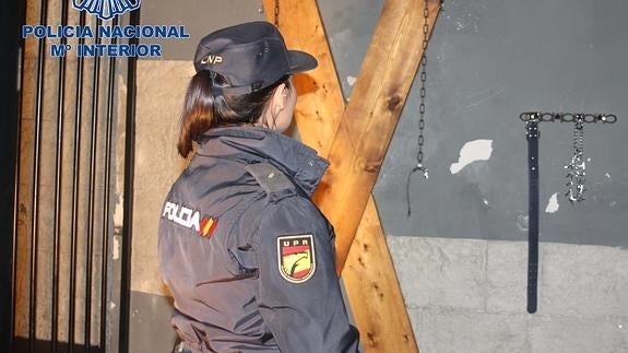 Detenidas en Murcia dos proxenetas que captaban jóvenes para prostituirlas