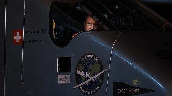 El Solar Impulse aterriza en Arizona y cierra con éxito la décima etapa de su travesía