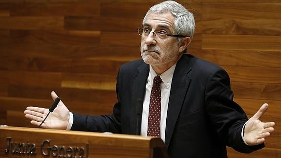 Llamazares rechaza el pacto con Podemos y quiere ver «dónde se esconde el diablo»