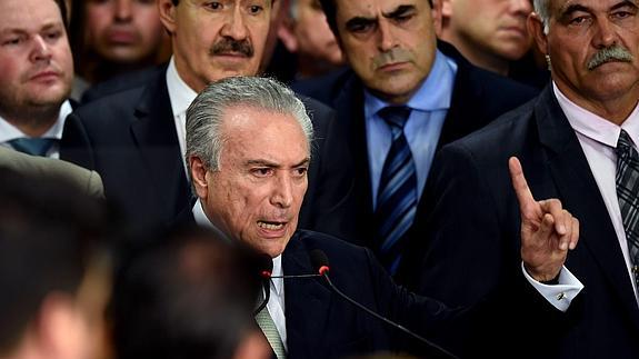 Michel Temer asume la presidencia y promete recuperar la credibilidad de Brasil