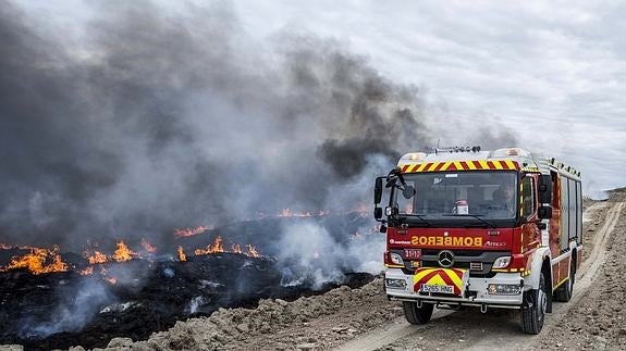 El incendio de Seseña tardará dos semanas en ser extinguido