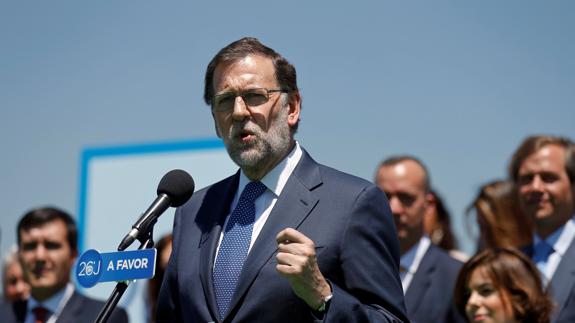 Rajoy: «España no está para bromas, sino para un gobierno que tenga las cosas claras»