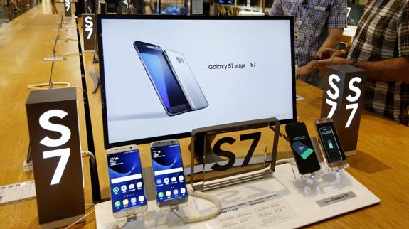 El Samsung S7 impulsa a la compañía a la espera del nuevo iPhone