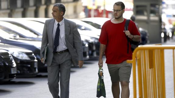 El juez rechaza imponer medidas cautelares a Pablo Hasel porque no ve riesgo de fuga