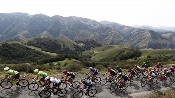 Robert Gesink se alza con la victoria en el Aubisque