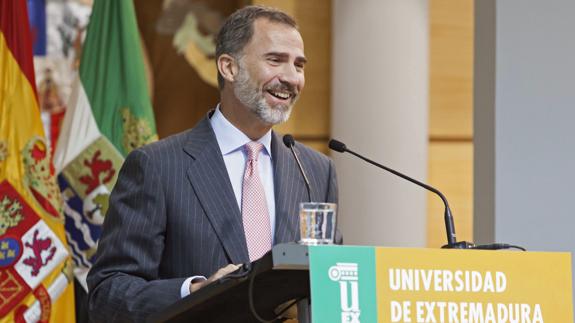 Don Felipe destaca el papel de la universidad en el tránsito al empleo