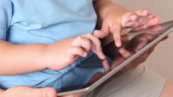 Usar el móvil con los pequeños es malo para su desarrollo
