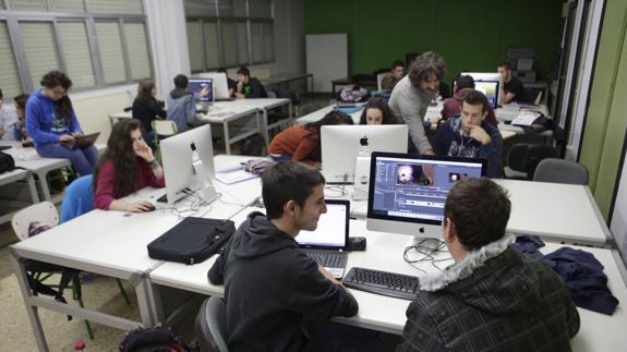 Ocho de cada diez jóvenes continúan estudiando tras la educación obligatoria