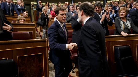 Rivera descarta entrar en un Gobierno del PP si sigue Rajoy