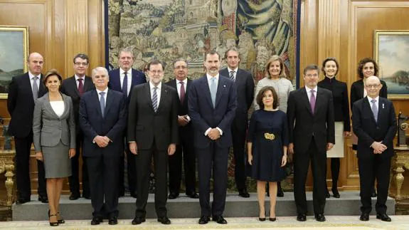 Rajoy preside la foto oficial de su nuevo Ejecutivo