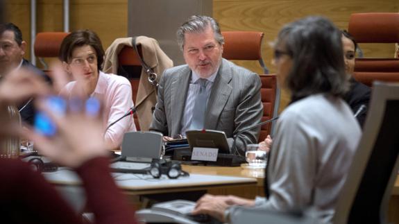 El ministro propone que el pacto educativo incluya un acuerdo de financiación