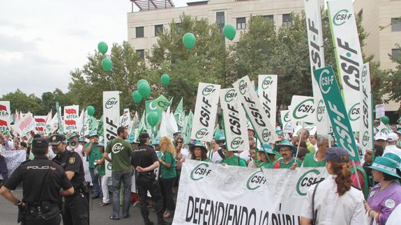 Los funcionarios piden cerrar los ministerios a las seis de la tarde