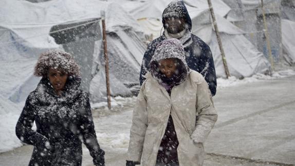 La ola de frío en Europa pone en riesgo de muerte a miles de refugiados
