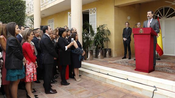 Felipe VI reconoce a empresarios españoles en Arabia Saudí su aportación «tan positiva»