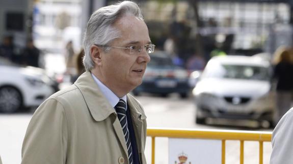 Interior readmite «por imperativo legal» en un puesto técnico-jurídico a Gómez de la Serna