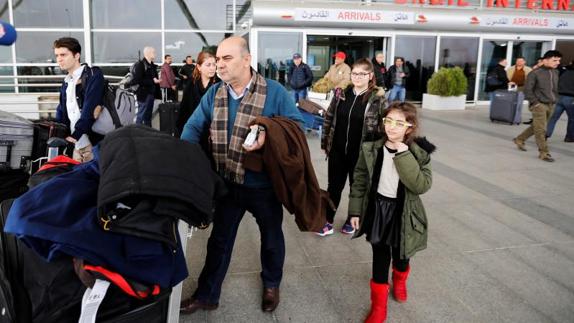 Las aerolíneas comienzan a rechazar el embarque de pasajeros hacia EE UU